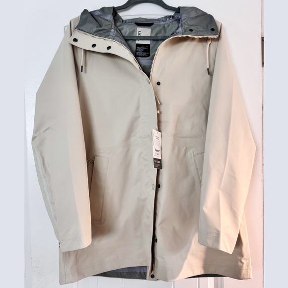 NWT Vuori Women's Tuuli Rain Jacket - Bone - Picture 2 of 13